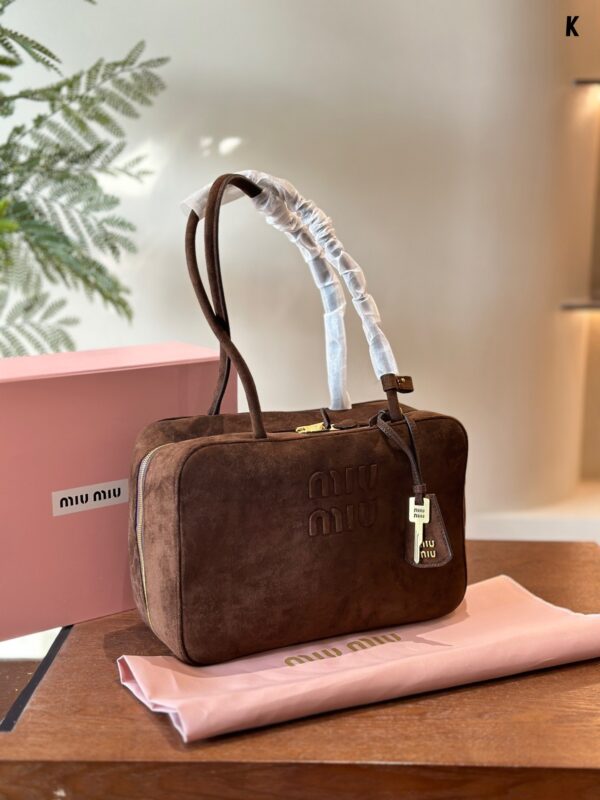 MiuMiu 2024 Autumn-Winter Chocolate colored briefcase (3)